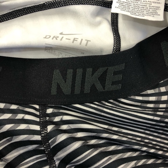 Women’s Nike Dri-Fit Capri Leggings - Picture 5 of 7